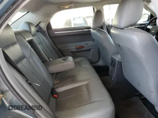 2005 Chrysler 300 Touring z VIN 2C3JA53G65H574021, wystawiony jako Copart lot #70073414 z przebiegiem 291 219 mil mil oraz Szkoda całkowita • Salvage title. Historia ofert i sprzedaży dostępna na DreamBid. Obrazek 10.