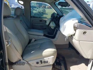 2005 Cadillac Escalade z VIN 1GYEK63N75R134012, wystawiony jako IAAI lot #41821485 z przebiegiem 165 655 mil mil oraz . Historia ofert i sprzedaży dostępna na DreamBid. Obrazek 5.