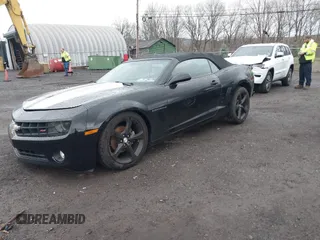 2013 Chevrolet Camaro LT z VIN 2G1FC3D32D9205069, wystawiony jako IAAI lot #41931863 z przebiegiem 75 244 mil mil oraz . Historia ofert i sprzedaży dostępna na DreamBid. Obrazek 2.