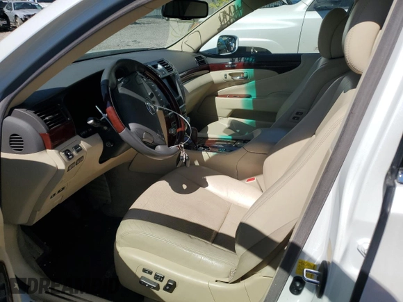 2011 Lexus LS 460 z VIN JTHCL5EF8B5011380, wystawiony jako Copart lot #47326435 z przebiegiem 86 313 mil mil oraz Szkoda całkowita • Salvage title. Historia ofert i sprzedaży dostępna na DreamBid. Obrazek 7.