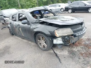 2013 Dodge Avenger SXT z VIN 1C3CDZCB1DN626270, wystawiony jako IAAI lot #42196843 z przebiegiem 108 026 mil mil oraz . Historia ofert i sprzedaży dostępna na DreamBid. Obrazek 1.