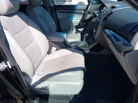 2011 Kia Sorento SX with VIN 5XYKW4A20BG101812, listed as a IAAI auction lot 41971961 with 84,469 mi miles. Bid and sale history available at carsss.com. Image 5.
