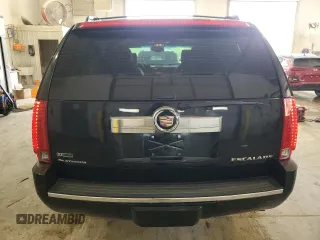 2011 Cadillac Escalade Platinum Edition z VIN 1GYS4DEF6BR193040, wystawiony jako Copart lot #56910155 z przebiegiem 132 754 mil mil oraz Szkoda całkowita • Salvage title. Historia ofert i sprzedaży dostępna na DreamBid. Obrazek 6.
