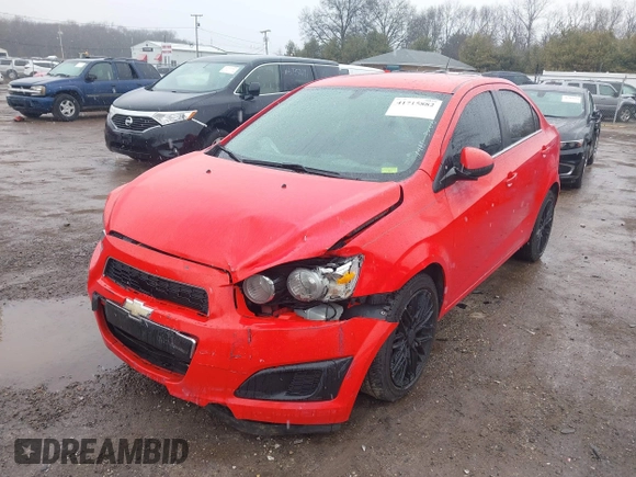 2015 Chevrolet Sonic LT z VIN 1G1JC5SBXF4179097, wystawiony jako IAAI lot #41715882 z przebiegiem 127 163 mil mil oraz . Historia ofert i sprzedaży dostępna na DreamBid. Obrazek 6.