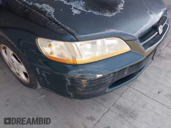 1998 Honda Accord EX z VIN 1HGCG6679WA267142, wystawiony jako IAAI lot #42146608 z przebiegiem 233 512 mil mil oraz . Historia ofert i sprzedaży dostępna na DreamBid. Obrazek 13.