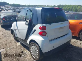 2015 Smart fortwo Passion with VIN WMEEJ3BA9FK806363, listed as a IAAI auction lot 41830363 with 1 mi miles. Bid and sale history available at carsss.com. Image 3.