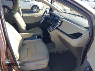2019 Toyota Sienna XLE Auto Access Seat z VIN 5TDYZ3DC7KS984973, wystawiony jako IAAI lot #42299167 z przebiegiem 75 447 mil mil oraz . Historia ofert i sprzedaży dostępna na DreamBid. Obrazek 5.