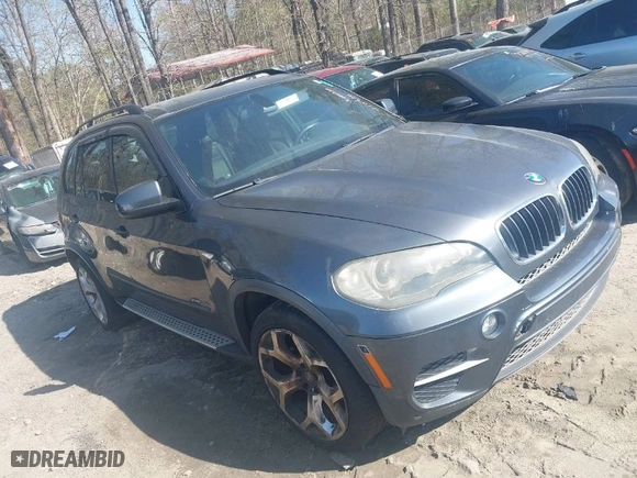 2011 BMW X5 35i with VIN 5UXZV4C58BL410570, listed as a IAAI auction lot 41886238 with 164,192 mi miles. Bid and sale history available at carsss.com. Image 1.
