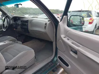 1999 Ford Explorer Sport z VIN 1FMYU24X0XUC46121, wystawiony jako IAAI lot #42351681 z przebiegiem 204 345 mil mil oraz . Historia ofert i sprzedaży dostępna na DreamBid. Obrazek 5.