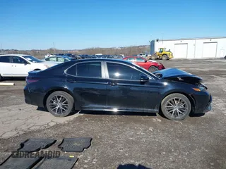 2022 Toyota Camry SE with VIN 4T1G11AK4NU690607, listed as a IAAI auction lot 41837156 with 10,924 mi miles. Bid and sale history available at carsss.com. Image 13.