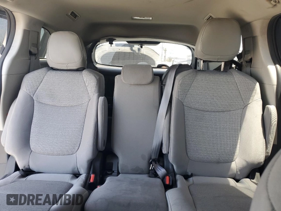 2022 Toyota Sienna LE z VIN 5TDKRKECXNS076178, wystawiony jako Copart lot #57437765 z przebiegiem 42 497 mil mil oraz Szkoda całkowita • Salvage title. Historia ofert i sprzedaży dostępna na DreamBid. Obrazek 10.