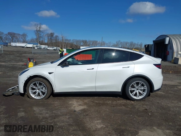 2021 Tesla Model Y Long Range with VIN 5YJYGDEE9MF239726, listed as a IAAI auction lot 41952158 with 37,088 mi miles and . Bid and sale history available at DreamBid. Image 15.