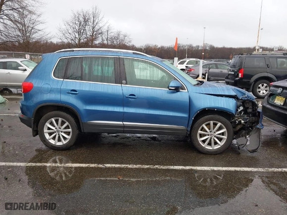 2017 Volkswagen Tiguan Wolfsburg Edition with VIN WVGSV7AX9HK007880, listed as a IAAI auction lot 41111974 with 89,804 mi miles. Bid and sale history available at carsss.com. Image 13.