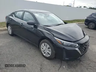 2025 Nissan Sentra S z VIN 3N1AB8BV6SY304550, wystawiony jako Copart lot #57815045 z przebiegiem 3 078 mil mil oraz Szkoda całkowita • Salvage title. Historia ofert i sprzedaży dostępna na DreamBid. Obrazek 4.