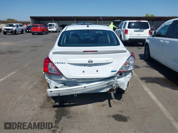 2016 Nissan Versa S z VIN 3N1CN7AP3GL903343, wystawiony jako IAAI lot #42520278 z przebiegiem 106 630 mil mil oraz . Historia ofert i sprzedaży dostępna na DreamBid. Obrazek 17.