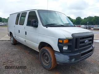 2008 Ford Econoline Cargo Commercial z VIN 1FTNE14W08DA76642, wystawiony jako IAAI lot #42255234 z przebiegiem 377 429 mil mil oraz . Historia ofert i sprzedaży dostępna na DreamBid. Obrazek 1.