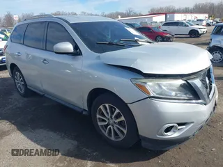 2016 Nissan Pathfinder S with VIN 5N1AR2MN1GC652884, listed as a IAAI auction lot 41660410 with 138,683 mi miles. Bid and sale history available at carsss.com. Image 1.
