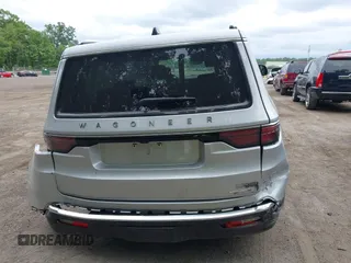 2024 Jeep Wagoneer Series III z VIN 1C4SJVDP8RS171557, wystawiony jako IAAI lot #42238821 z przebiegiem 32 827 mil mil oraz . Historia ofert i sprzedaży dostępna na DreamBid. Obrazek 16.