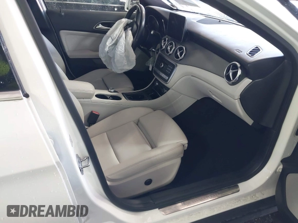 2019 Mercedes-Benz GLA 250 z VIN WDCTG4GB7KJ585660, wystawiony jako IAAI lot #41771154 z przebiegiem 96 301 mil mil oraz . Historia ofert i sprzedaży dostępna na DreamBid. Obrazek 5.