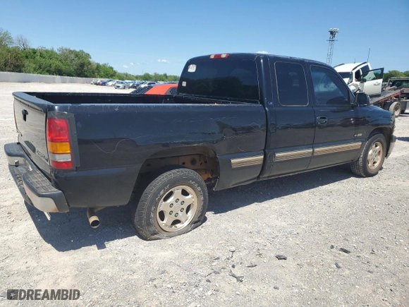 2001 Chevrolet Silverado 1500 LS with VIN 2GCEC19T111342482, listed as a Copart auction lot 54454385 with 302,583 mi miles and Clean Title. Bid and sale history available at carsss.com. Image 3.