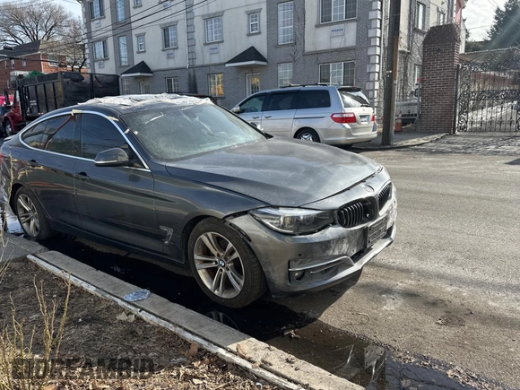 2017 BMW 3 Series 330i xDrive with VIN WBA8Z9C31HG453434, listed as a Copart auction lot 47003845 with 106,853 mi miles and Clean Title. Bid and sale history available at carsss.com. Image 1.