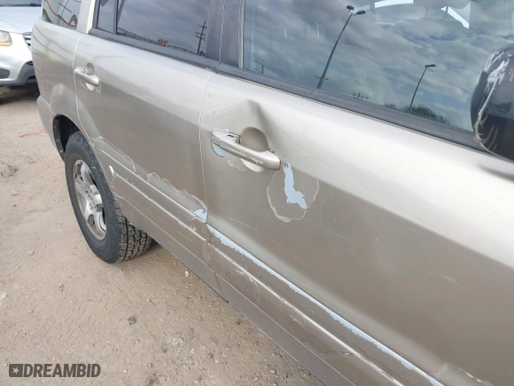 2006 Honda Pilot EX-L with VIN 5FNYF28586B039412, listed as a IAAI auction lot 41543393 with 223,685 mi miles. Bid and sale history available at carsss.com. Image 6.