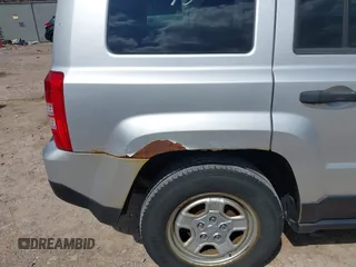 2013 Jeep Patriot Sport with VIN 1C4NJPBAXDD254864, listed as a IAAI auction lot 42019511 with 139,994 mi miles. Bid and sale history available at carsss.com. Image 14.