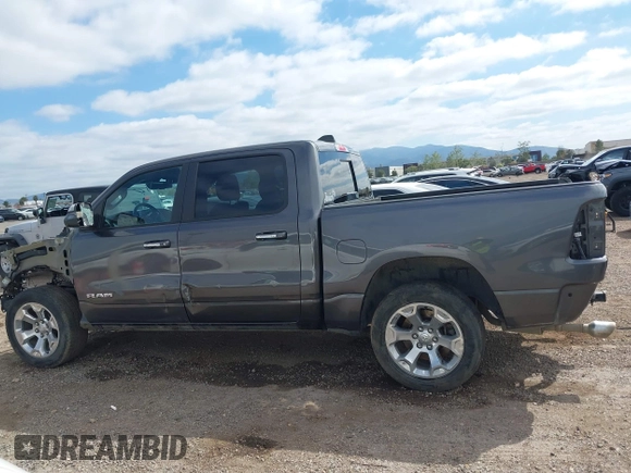 2019 Ram 1500 Big Horn z VIN 1C6RREFT3KN601556, wystawiony jako IAAI lot #41862219 z przebiegiem 110 706 mil mil oraz . Historia ofert i sprzedaży dostępna na DreamBid. Obrazek 14.