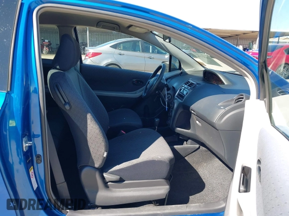 2010 Toyota Yaris z VIN JTDJT4K36A5290047, wystawiony jako IAAI lot #41652276 z przebiegiem 185 017 mil mil oraz . Historia ofert i sprzedaży dostępna na DreamBid. Obrazek 5.