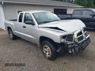 2007 Dodge Dakota ST z VIN 1D7HE22K37S177984, wystawiony jako IAAI lot #42330481 z przebiegiem 98 424 mil mil oraz . Historia ofert i sprzedaży dostępna na DreamBid. Obrazek 1.
