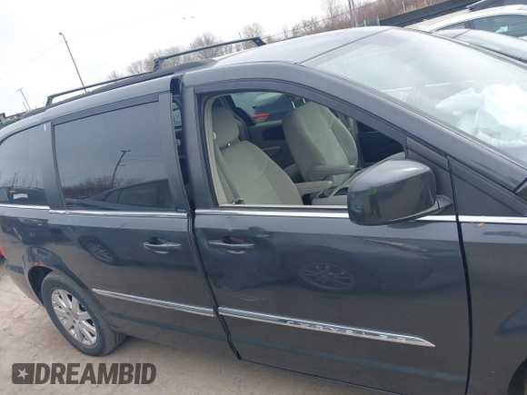 2012 Chrysler Town & Country Touring with VIN 2C4RC1BG3CR175125, listed as a IAAI auction lot 41983794 with 150,066 mi miles. Bid and sale history available at carsss.com. Image 13.