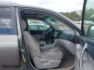 2008 Toyota Highlander Sport with VIN JTEDS43A382025333, listed as a IAAI auction lot 41895170 with 375,334 mi miles. Bid and sale history available at carsss.com. Image 5.