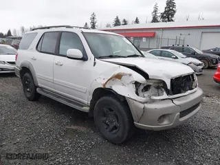 2001 Toyota Sequoia SR5 with VIN 5TDZT34A01S051208, listed as a IAAI auction lot 41644022 with 346,963 mi miles. Bid and sale history available at carsss.com. Image 1.