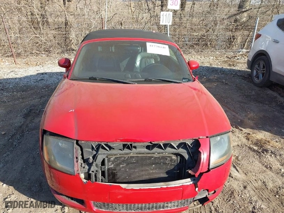 2001 Audi TT with VIN TRUUT28N811006697, listed as a IAAI auction lot 41770440 with 62,628 mi miles. Bid and sale history available at carsss.com. Image 6.