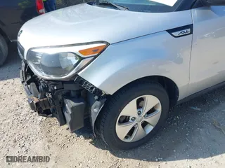 2016 Kia Soul with VIN KNDJN2A22G7844219, listed as a IAAI auction lot 42065425 with 125,366 mi miles. Bid and sale history available at carsss.com. Image 18.