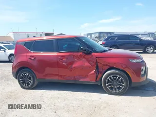 2022 Kia Soul LX with VIN KNDJ23AU9N7825549, listed as a IAAI auction lot 41940946 with 32,453 mi miles. Bid and sale history available at carsss.com. Image 13.