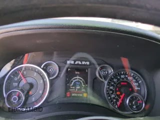 2024 Ram 2500 Tradesman z VIN 3C6UR5HLXRG209409, wystawiony jako Copart lot #58694365 z przebiegiem 28 761 mil mil oraz Szkoda całkowita • Salvage title. Historia ofert i sprzedaży dostępna na DreamBid. Obrazek 9.