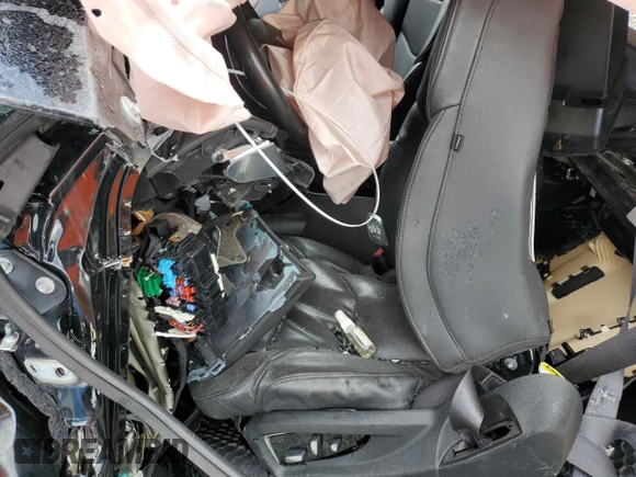 2019 Cadillac Escalade ESV Premium Luxury z VIN 1GYS3JKJ9KR320583, wystawiony jako Copart lot #71666784 z przebiegiem Nie podano mil oraz Szkoda całkowita • Salvage title. Historia ofert i sprzedaży dostępna na DreamBid. Obrazek 7.