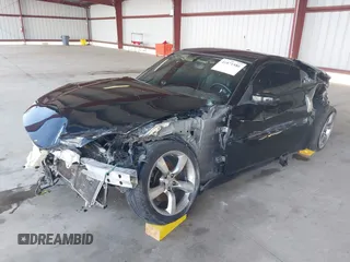 2008 Nissan 350Z z VIN JN1BZ34D98M705867, wystawiony jako IAAI lot #41871586 z przebiegiem 90 717 mil mil oraz . Historia ofert i sprzedaży dostępna na DreamBid. Obrazek 2.