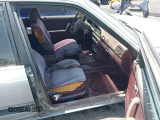 1988 Mazda 626 z VIN JM1GD2221J1550574, wystawiony jako IAAI lot #42415062 z przebiegiem 190 747 mil mil oraz . Historia ofert i sprzedaży dostępna na DreamBid. Obrazek 5.