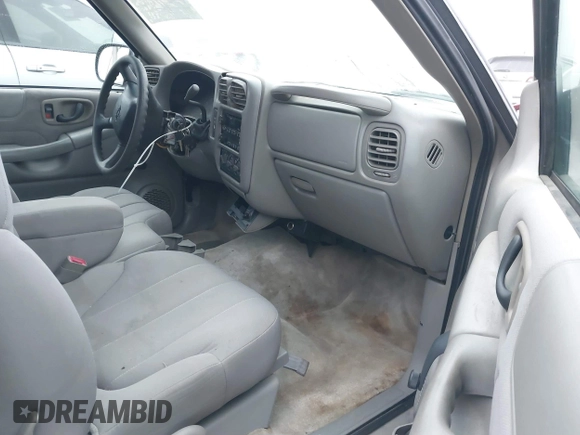 2003 GMC Sonoma SLS with VIN 1GTCS14H638238762, listed as a IAAI auction lot 41220251 with 92,907 mi miles. Bid and sale history available at carsss.com. Image 5.