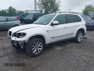 2013 BMW X5 xDrive35i z VIN 5UXZV4C53D0E14968, wystawiony jako IAAI lot #42253469 z przebiegiem 53 562 mil mil oraz . Historia ofert i sprzedaży dostępna na DreamBid. Obrazek 23.