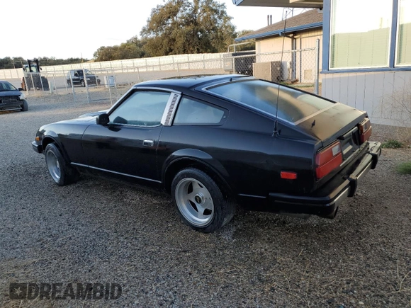 1981 Datsun 280ZX z VIN JN1HZ04S8BX265704, wystawiony jako Copart lot #71597844 z przebiegiem 251 218 mil mil oraz Tytuł czysty. Historia ofert i sprzedaży dostępna na DreamBid. Obrazek 2.