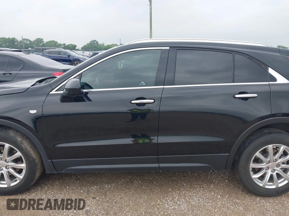 2020 Cadillac XT4 FWD Luxury z VIN 1GYAZAR4XLF146598, wystawiony jako IAAI lot #42211317 z przebiegiem 37 313 mil mil oraz . Historia ofert i sprzedaży dostępna na DreamBid. Obrazek 14.