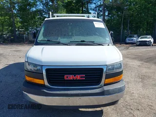 2019 GMC Savana Cargo z VIN 1GTW7AFG8K1304433, wystawiony jako IAAI lot #42219322 z przebiegiem 172 315 mil mil oraz . Historia ofert i sprzedaży dostępna na DreamBid. Obrazek 12.