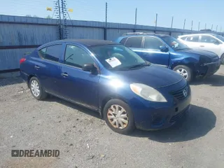 2014 Nissan Versa S Plus with VIN 3N1CN7AP4EL825698, listed as a IAAI auction lot 41915637 with 185,430 mi miles. Bid and sale history available at carsss.com. Image 1.