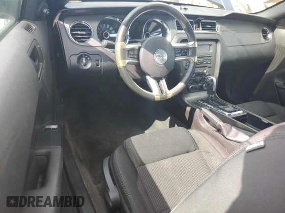 2013 Ford Mustang V6 z VIN 1ZVBP8AM2D5244453, wystawiony jako Copart lot #61857985 z przebiegiem 147 452 mil mil oraz Szkoda całkowita • Salvage title. Historia ofert i sprzedaży dostępna na DreamBid. Obrazek 8.