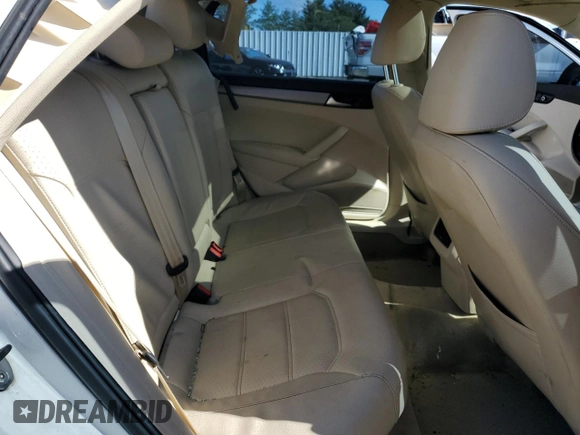 2014 Volkswagen Passat SE z VIN 1VWBN7A30EC022997, wystawiony jako Copart lot #57582285 z przebiegiem 94 920 mil mil oraz Szkoda całkowita • Salvage title. Historia ofert i sprzedaży dostępna na DreamBid. Obrazek 10.