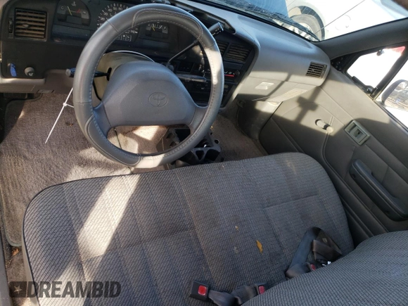 1994 Toyota Pickup DLX z VIN 4TARN81P4RZ254673, wystawiony jako Copart lot #41384465 z przebiegiem 181 534 mil mil oraz Szkoda całkowita • Salvage title. Historia ofert i sprzedaży dostępna na DreamBid. Obrazek 8.