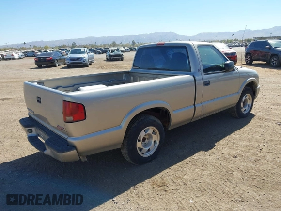 2000 GMC Sonoma SLS w/1SE Pkg with VIN 1GTCS1452YK293533, listed as a IAAI auction lot 41646784 with 121,173 mi miles. Bid and sale history available at carsss.com. Image 4.